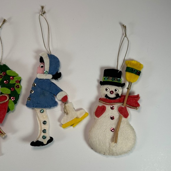 Vintage Felt Christmas Ornaments Set 4 Santa Snowman Ice Skater Wreath Sequins - Picture 2 of 7